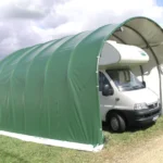 Un abri professionnel avec un camping car
