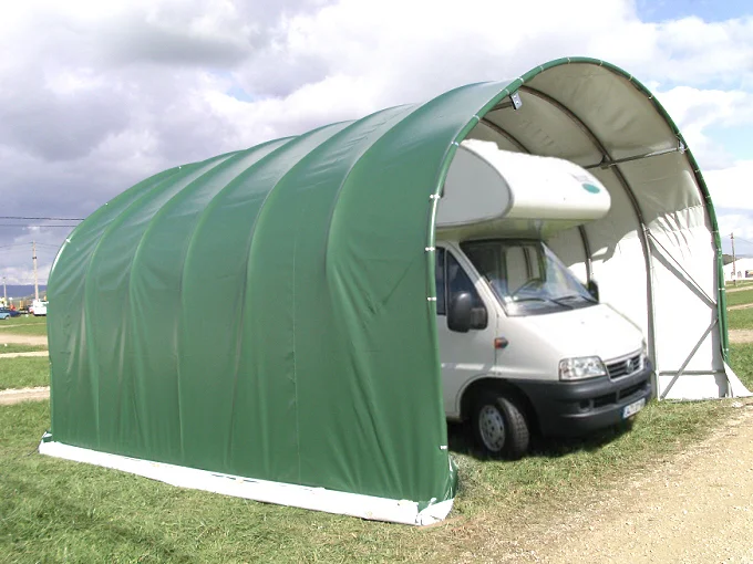 Un abri professionnel avec un camping car
