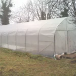 Une serre à pignon relevable vue de trois quart